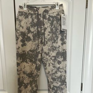 Women’s Lululemon city sweats. NWT. Size Small. 30” inseam.